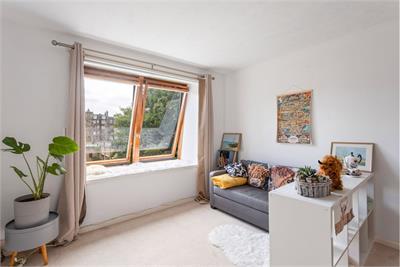 43/8 Lochrin Place, Edinburgh, EH3 9RB - image 4