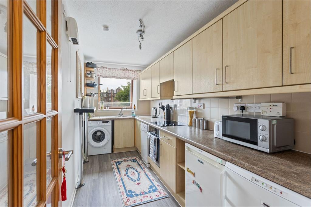 43/8 Lochrin Place, Edinburgh, EH3 9RB - image 5