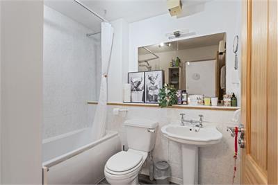 43/8 Lochrin Place, Edinburgh, EH3 9RB - image 10