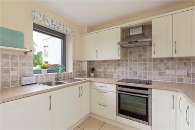 Flat 14, Merrilees Gate, 50 Baberton Avenue, Juniper Green, Edinburgh, EH14 5DU - image 6