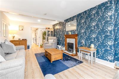 8 Queen's Drive, Pencaitland, EH34 5AP - image 3
