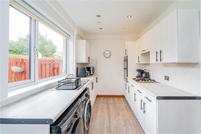 31 Dolphin Gardens West, Currie, Edinburgh, EH14 5RJ - image 4