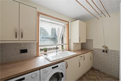 1 Park Avenue, Walkerburn, EH43 6AN - image 6