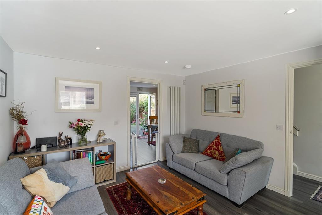 14 Fullarton Bank,
Tranent,
EH33 1EY - image 2
