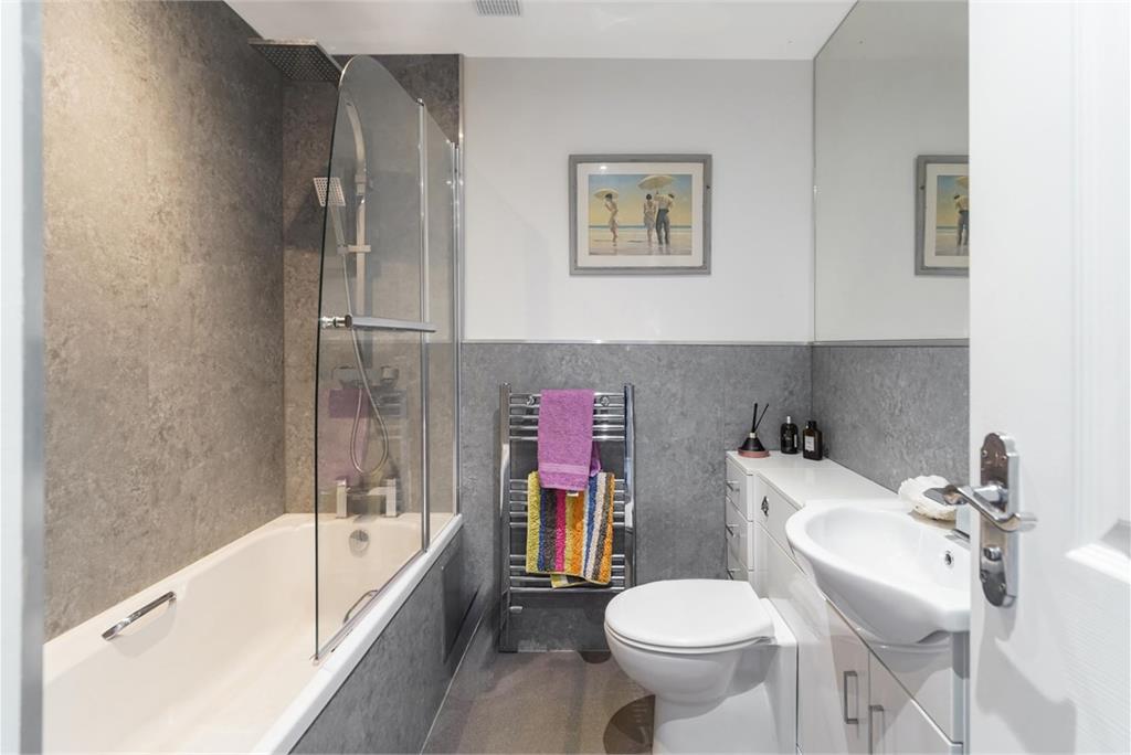 14 Fullarton Bank,
Tranent,
EH33 1EY - image 13