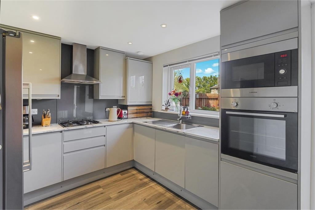 14 Fullarton Bank,
Tranent,
EH33 1EY - image 4