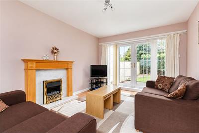 57 North Gyle Grove, Edinburgh, EH12 8LF - image 2