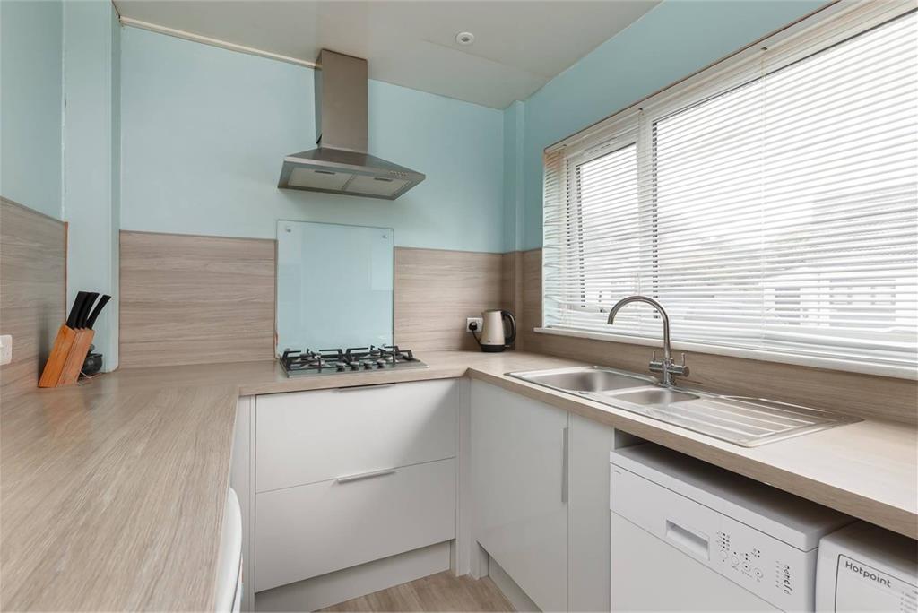 57 North Gyle Grove, Edinburgh, EH12 8LF - image 4