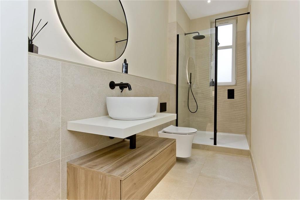 2/6 Bath Street,
Portobello,
Edinburgh,
EH15 1EY - image 18