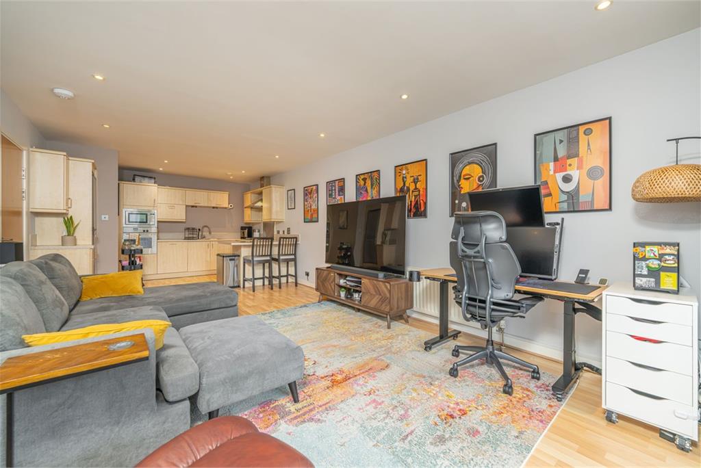 4/2 Western Harbour Terrace,
Edinburgh,
EH6 6JQ - image 4