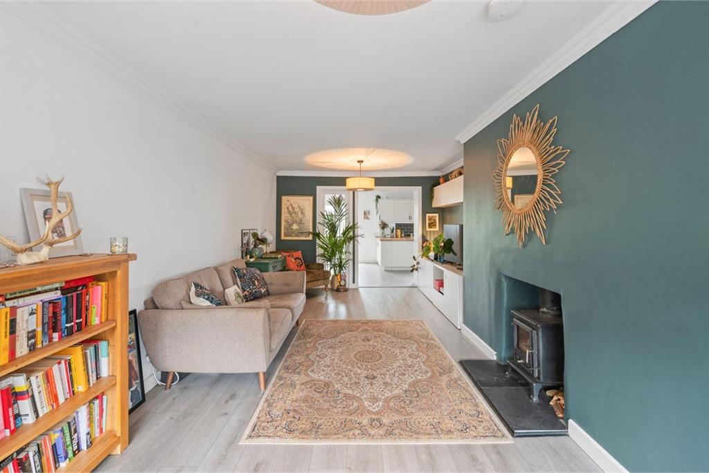 38 Oxgangs Farm Drive, Edinburgh, EH13 9PR - image 2