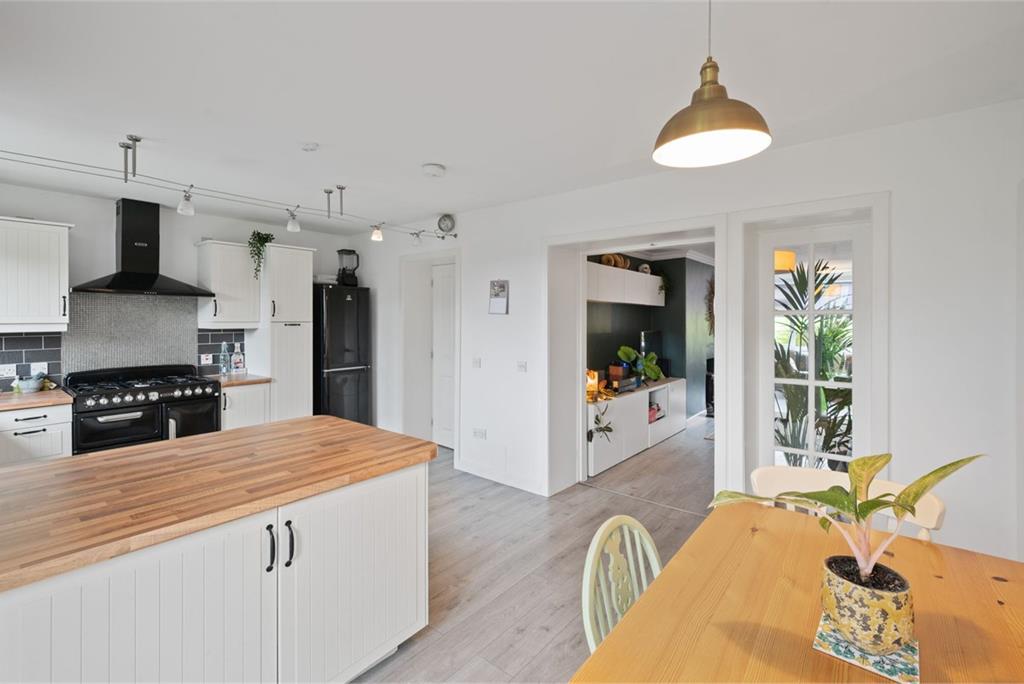 38 Oxgangs Farm Drive, Edinburgh, EH13 9PR - image 6