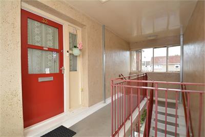 32 Alloway Gardens, Kirkintilloch, Glasgow, G66 2RJ - image 2
