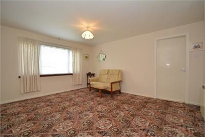 32 Alloway Gardens, Kirkintilloch, Glasgow, G66 2RJ - image 3