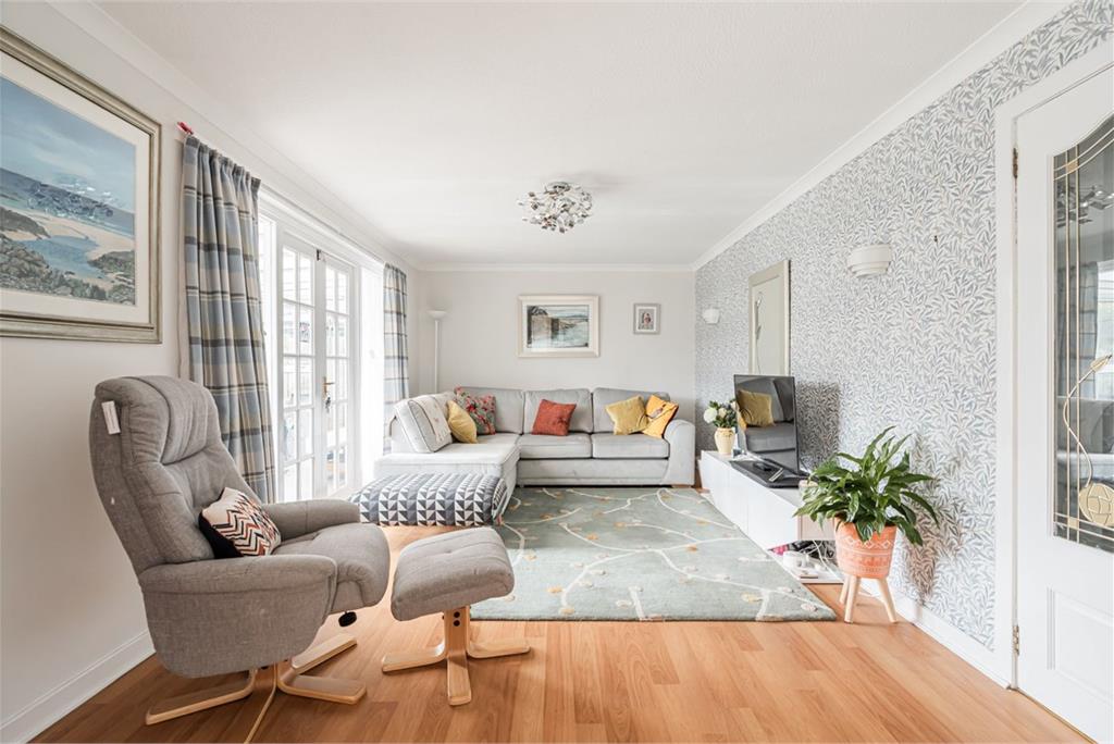 41 Ravenscroft Gardens, Gilmerton, Edinburgh EH17 8RP - image 2