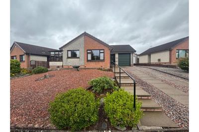 6 Yarrow Gardens, Dumfries, DG2 9HH - image 1