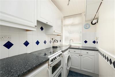 71 Lochend Gardens, Lochend, EH7 6DQ - image 5