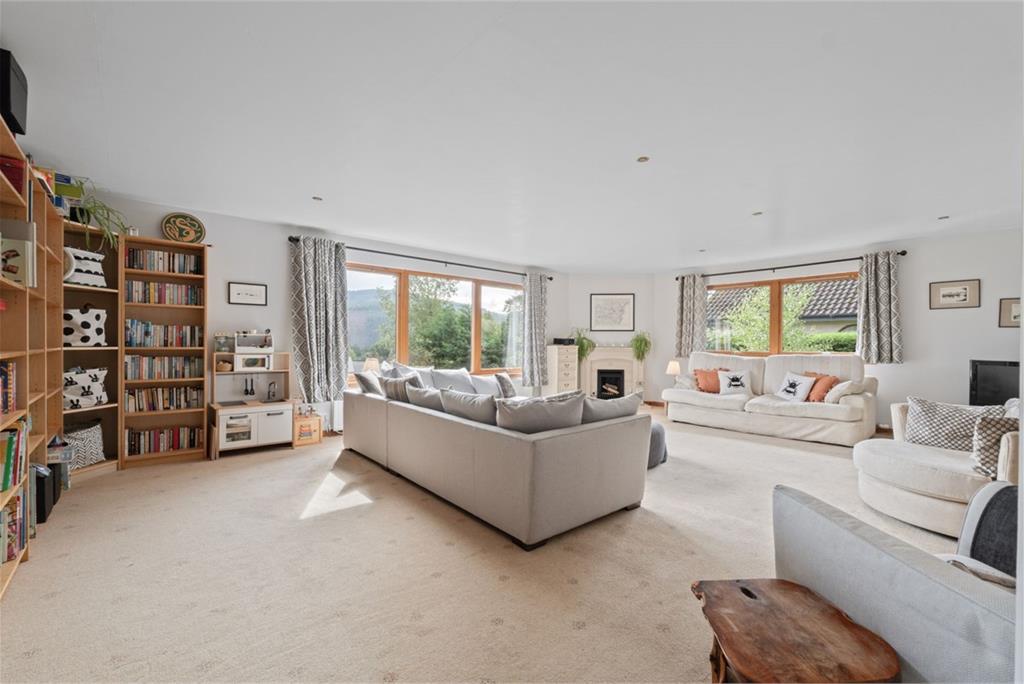 8 Millwell Park, Innerleithen, EH44 6JF - image 2