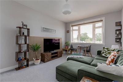 22 Pilton Gardens, Edinburgh, EH5 2HY - image 2