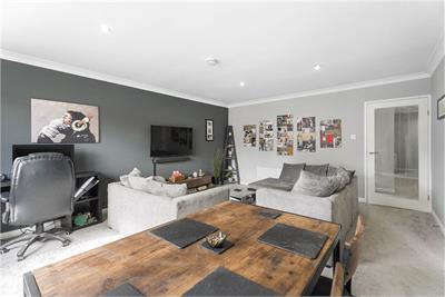 24/8 Parkgrove Road, Clermiston, Edinburgh, EH4 7RR - image 3