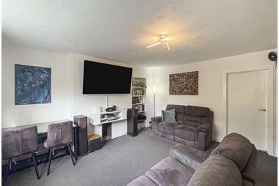 16 Innerwood Road,
Kilwinning,
KA13 7DX - image 3