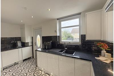 16 Innerwood Road,
Kilwinning,
KA13 7DX - image 4