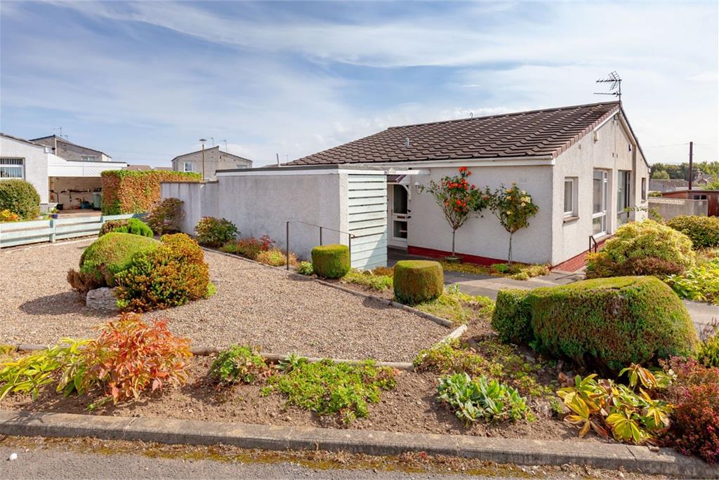 25 Dundas Place, Kirkliston, EH29 9BJ - image 2