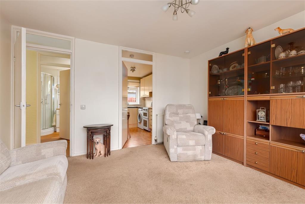 73 South Gyle Gardens, Edinburgh, EH12 7SA - image 5