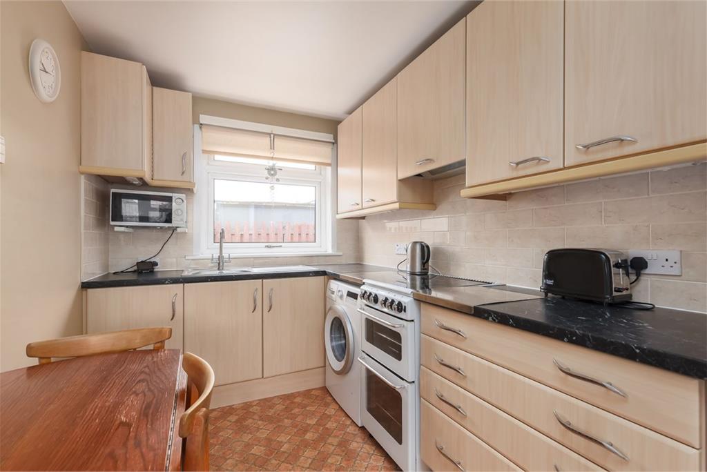 73 South Gyle Gardens, Edinburgh, EH12 7SA - image 6