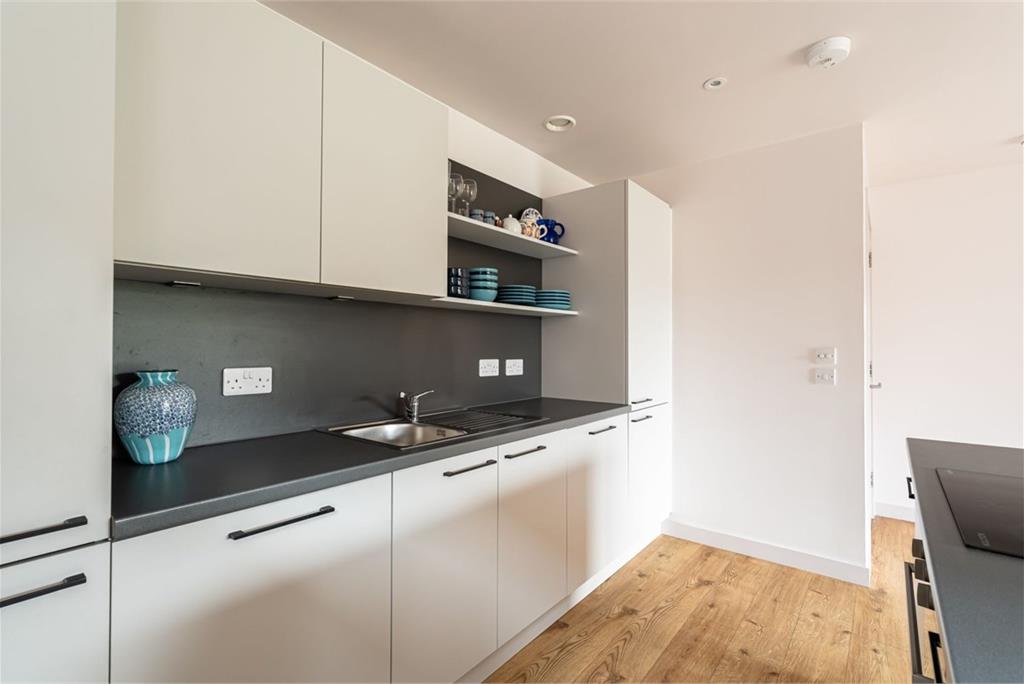 22/9 Pillans Place, Edinburgh, EH6 7AZ - image 6
