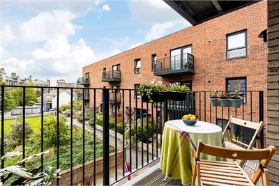 22/9 Pillans Place, Edinburgh, EH6 7AZ - image 1