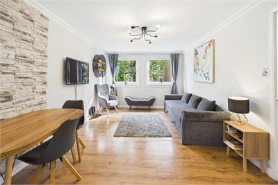 2/4 New Johns Place, Pleasance, Edinburgh, EH8 9XH - image 2
