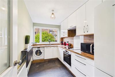 2/4 New Johns Place, Pleasance, Edinburgh, EH8 9XH - image 5