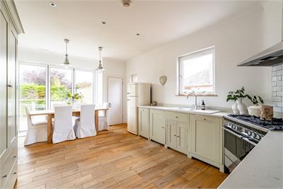 13 Kingsknowe Gardens, Edinburgh, EH14 2JF - image 5
