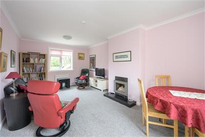 16 Stewart Crescent, Currie, EH14 5SE - image 4