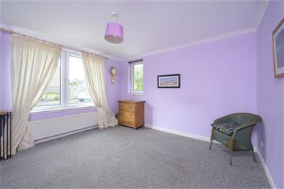 16 Stewart Crescent, Currie, EH14 5SE - image 7