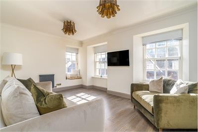 Flat 9, Spread Eagle House, Bridge Street, Kelso, TD5 7JD - image 2