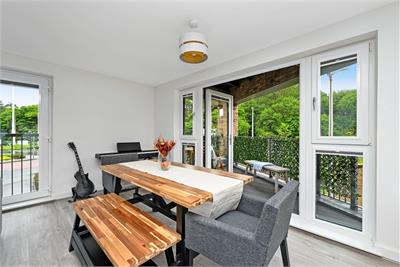 7 (flat 4), Goldcrest Place, Cammo, Edinburgh, EH4 8GQ - image 3