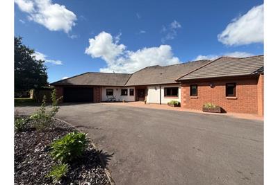 Red Rose, Maxwelltown Station, Dumfries, DG2 9RH - image 2