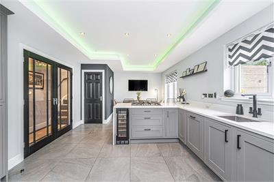 29 Bruce Road, Crossgates, KY4 8AZ - image 7