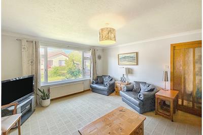 8 Crathie Drive, Ardrossan, KA22 8HQ - image 3