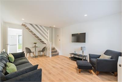 83 Gogarloch Syke, Edinburgh, EH12 9JD - image 2