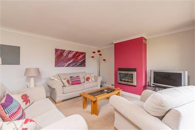 16 Muir Wood Grove, Currie, EH14 5HA - image 3