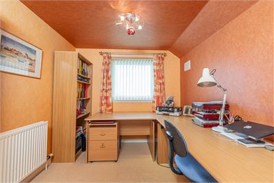 16 Muir Wood Grove, Currie, EH14 5HA - image 26