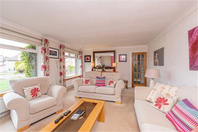 16 Muir Wood Grove, Currie, EH14 5HA - image 4