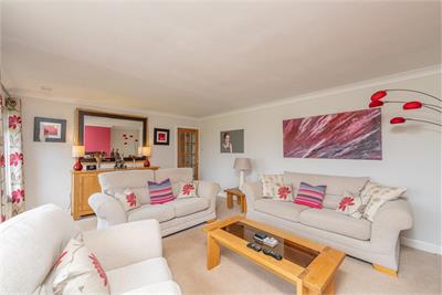 16 Muir Wood Grove, Currie, EH14 5HA - image 5