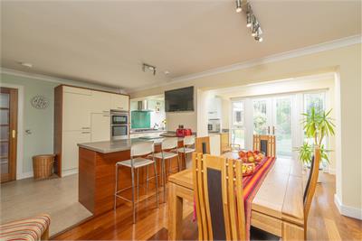 16 Muir Wood Grove, Currie, EH14 5HA - image 9