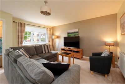 33 Mckelvie Crescent, Barrhead, Glasgow, G78 1LY - image 3