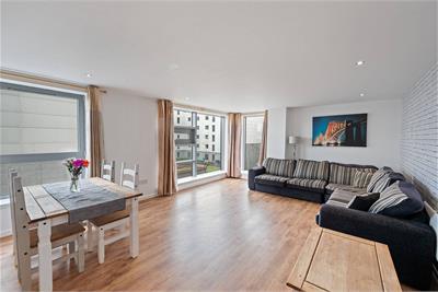 Flat 12, 5 Western Harbour View, EH6 6PF - image 3