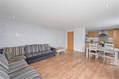 Flat 12, 5 Western Harbour View, EH6 6PF - image 4